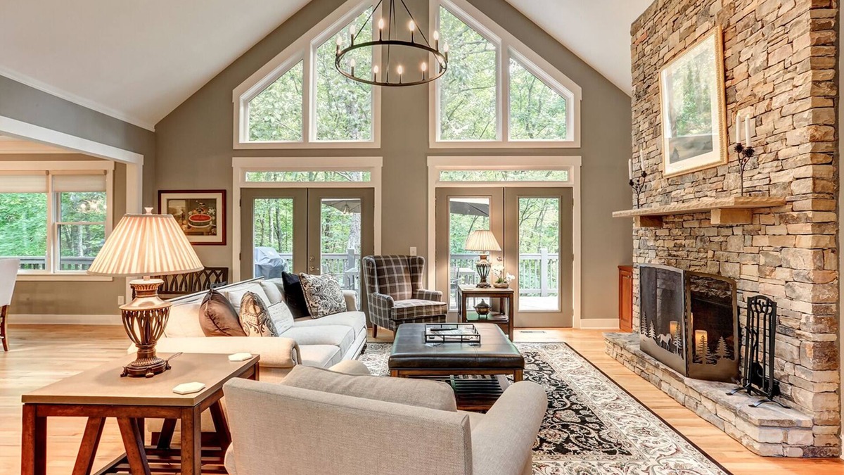 Big Canoe House | Wilderness Lodge - The perfect getaway home in Big Canoe!