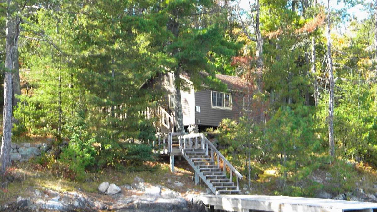 Crane Lake Cabin | Wilderness modern lake cabin