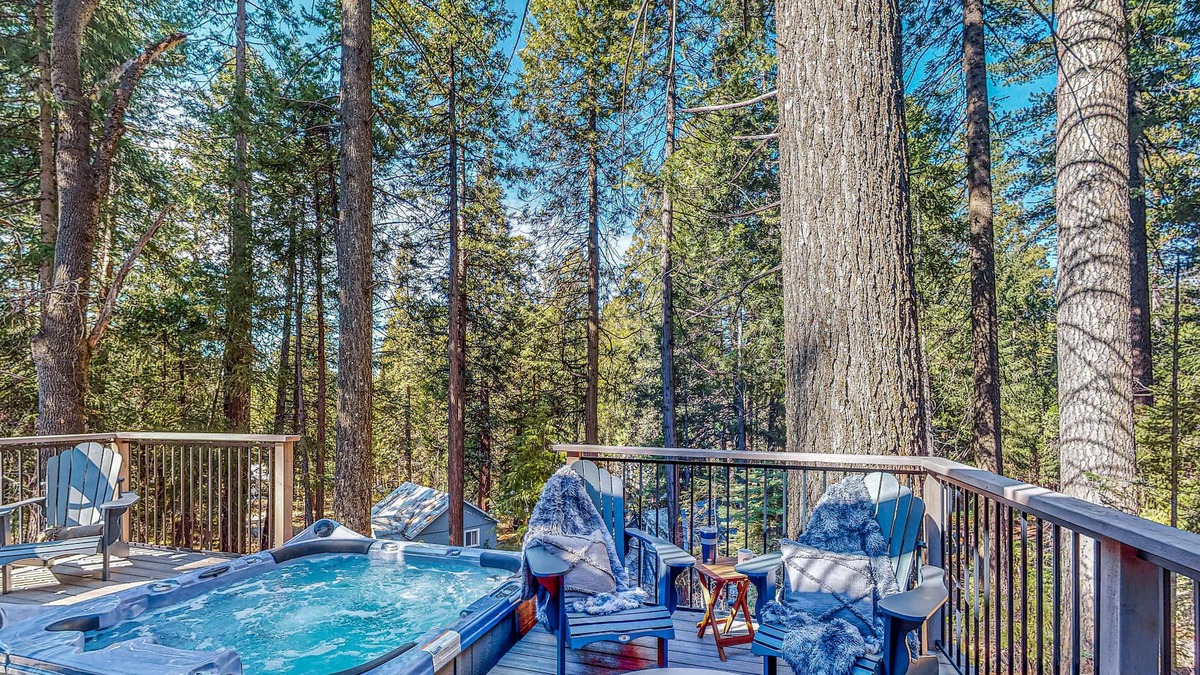 Alta House | Wilderness retreat with hot tub & balcony access