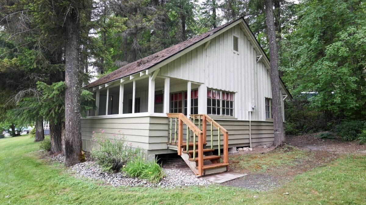 Colville Cabin | Wilderness West Resort Cabin 6