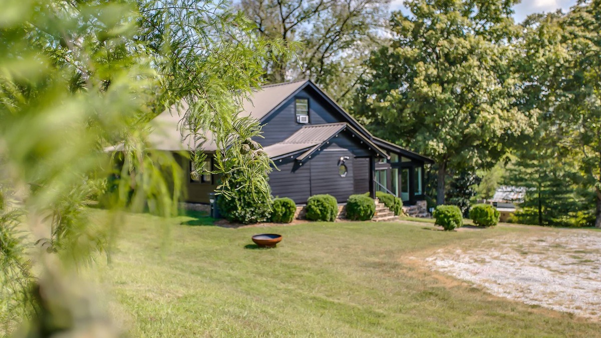Leipers Fork House | Wildflower Farm - Chic Countryside Leiper's Fork Retreat on 15 Acres with Pond