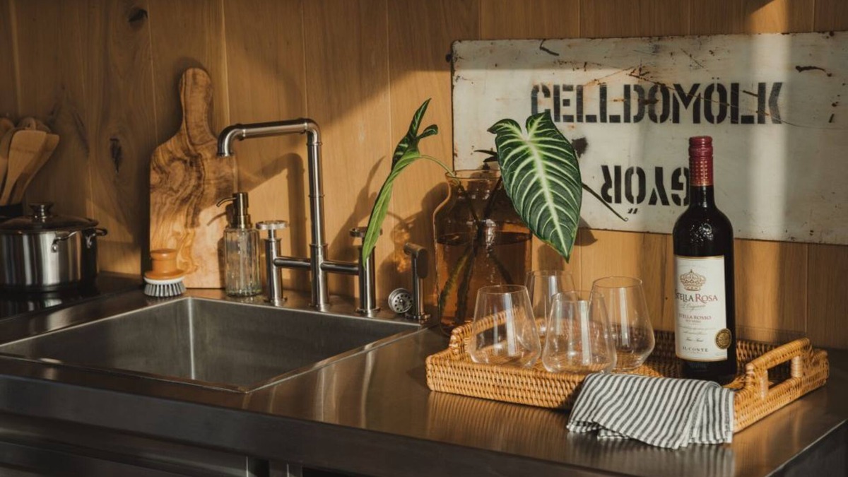 West Tawakoni Cabin | Wilding Hotels Scenic Suite