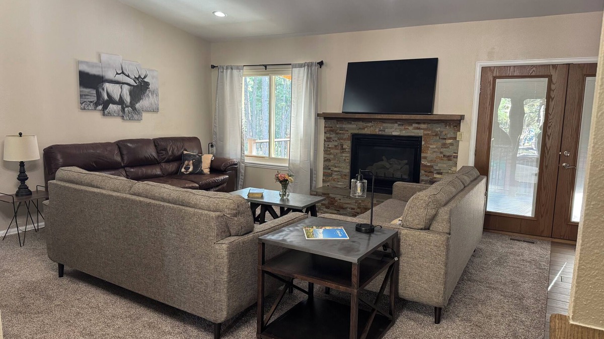 Colorado Springs House | WildPine 5-bedroom house nestled in the pines