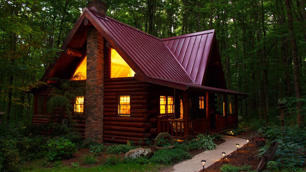New Philadelphia Cabin | Wildwood Hill Cabin. Secluded in Woods. Hot Tub