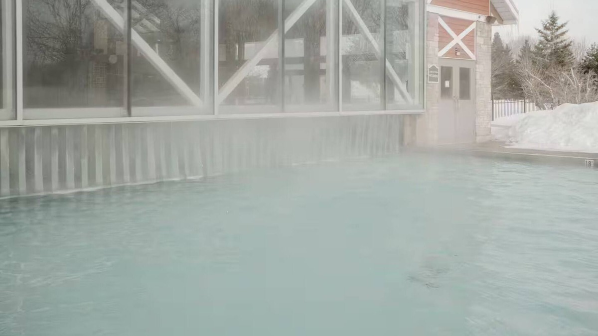Oro-Medonte Condo | Wildwood Hot Tub + Indoor/Outdoor Pool + Sauna + Game Room