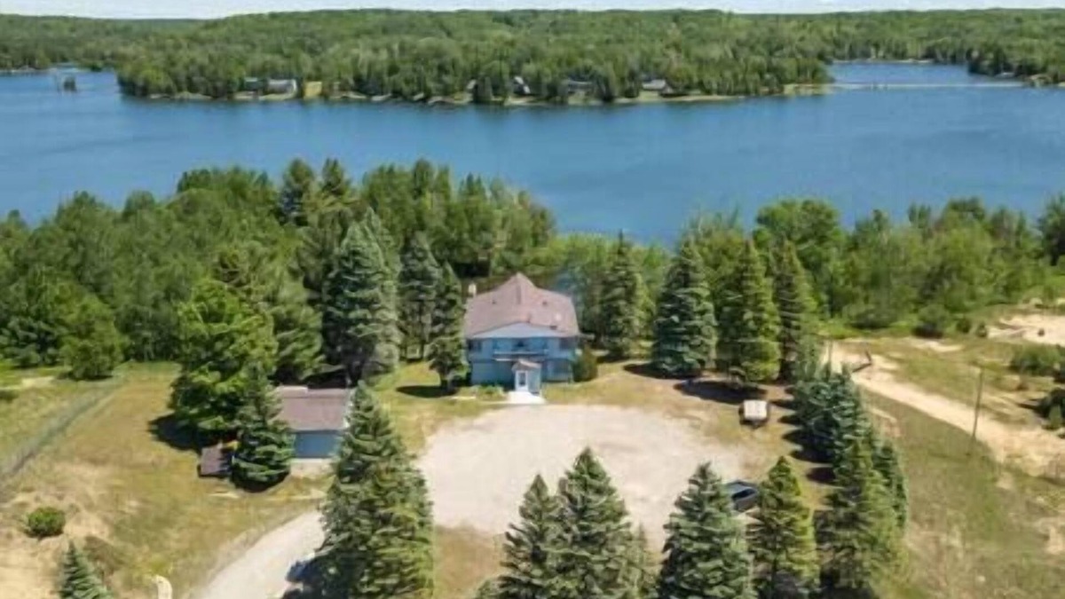 Wolverine Ski Chalet | WildWood Valley Retreat