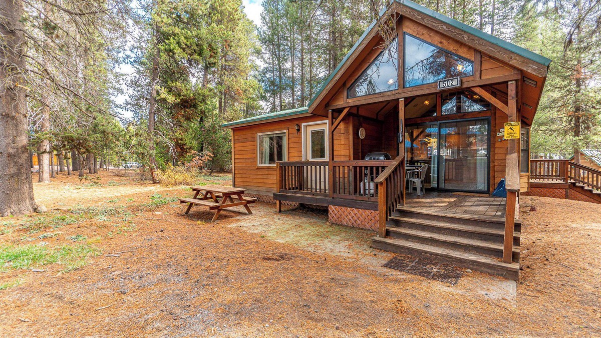 Crescent Hotel | Willamette Pass Inn Chalets