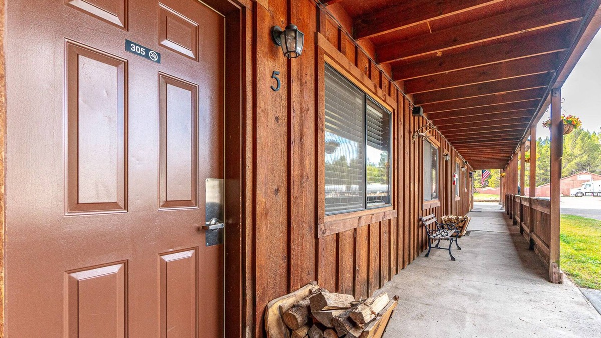 Crescent Hotel | Willamette Pass Inn