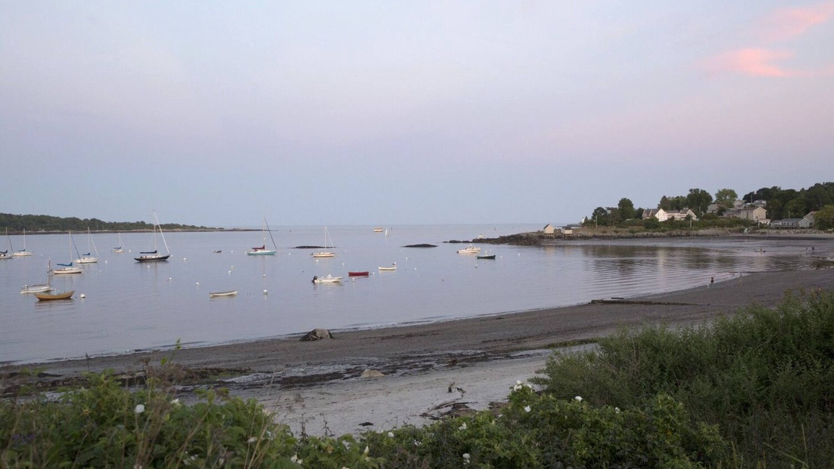 Loveitts Field House | WILLARD BEACH OASIS - steps from the beach and minutes to Portland!