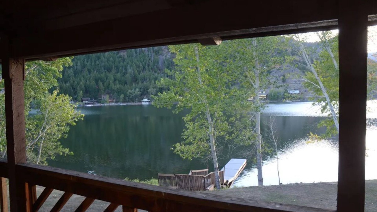 Salmon House | Williams Lake Resort