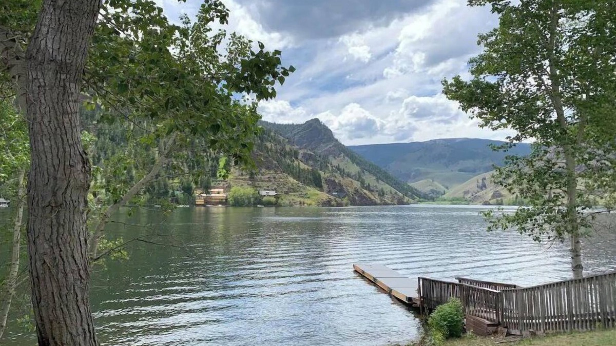 Salmon Cabin | Williams Lake Rustic Mountain Lodge & Hotel- sleeps 35
