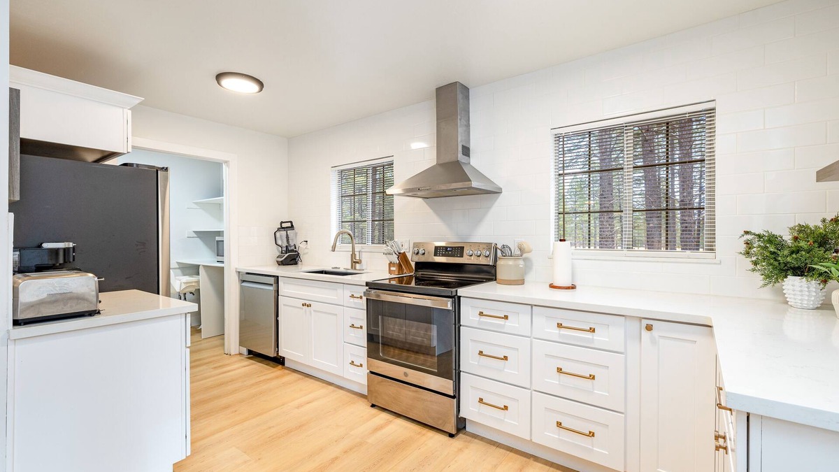 Williams House | Williams Pines TrainStation Home