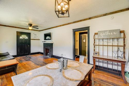 Rawl House | Williamson Cottage about 2 Mi to Town and Trails!