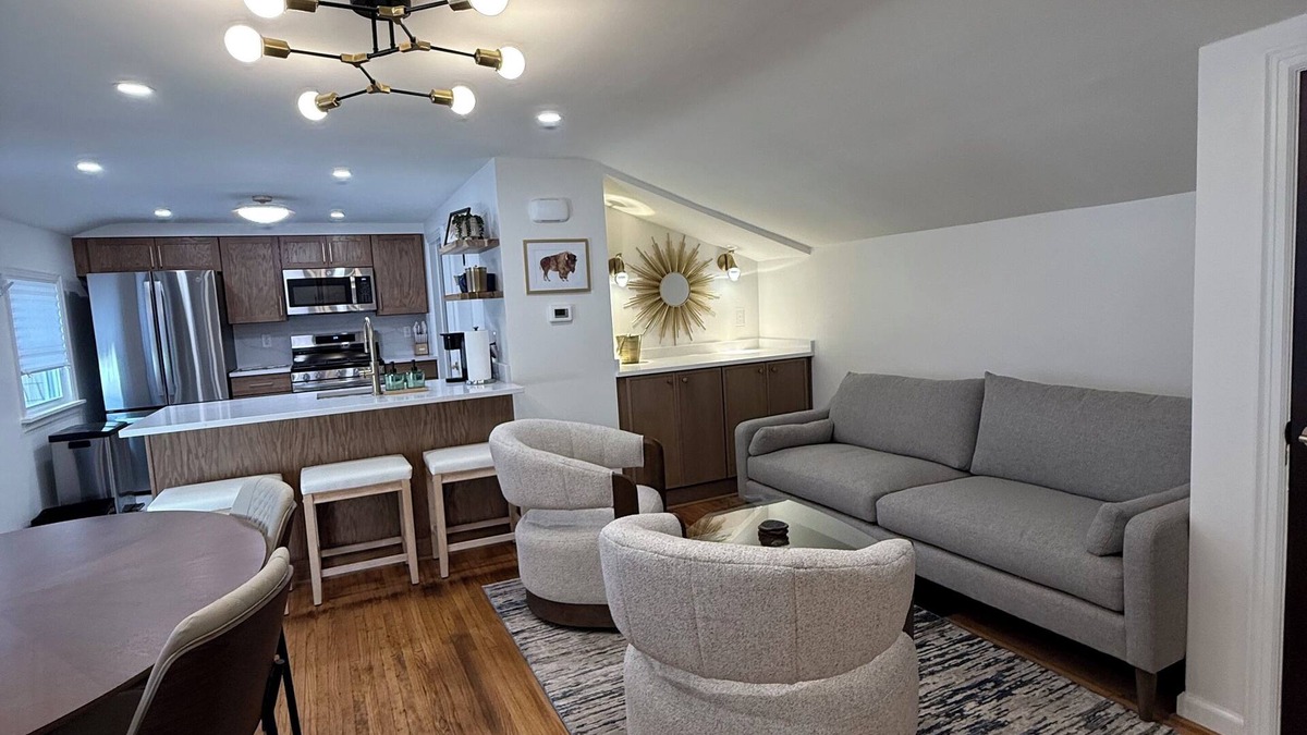 Williamsville House | Williamsville Village Mid-Century Modern Bungalow 2-bedroom house New Remodeled