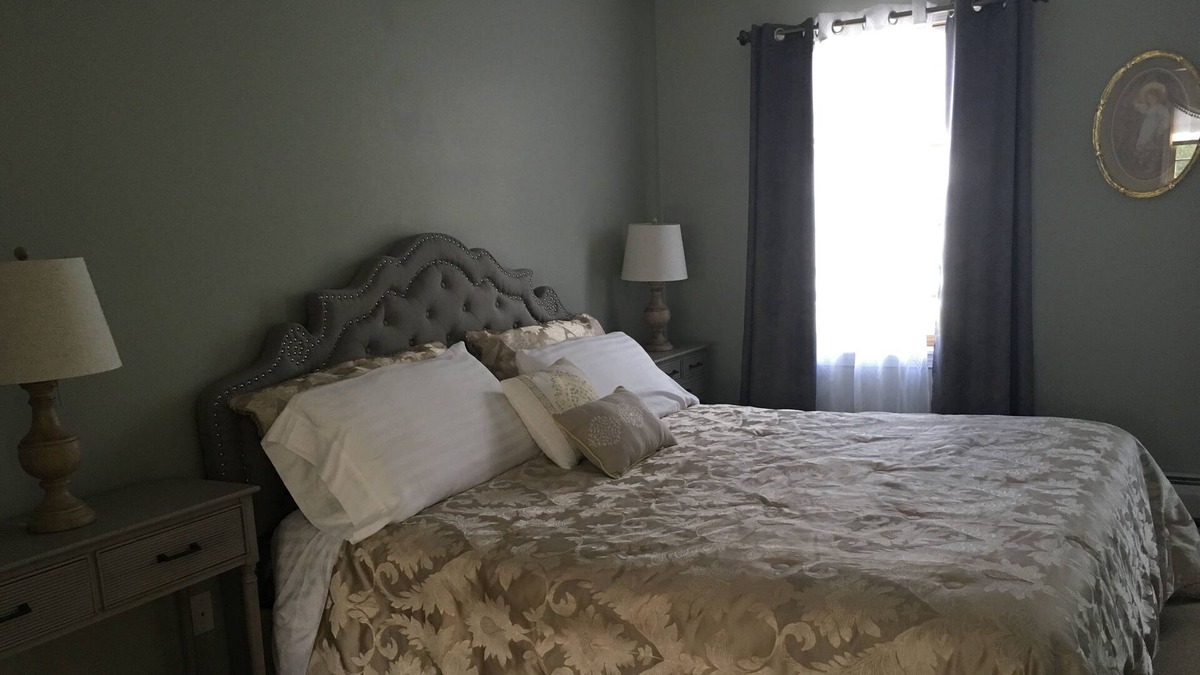 Williston North House | Williston Village INN- Suite r . for 4 people