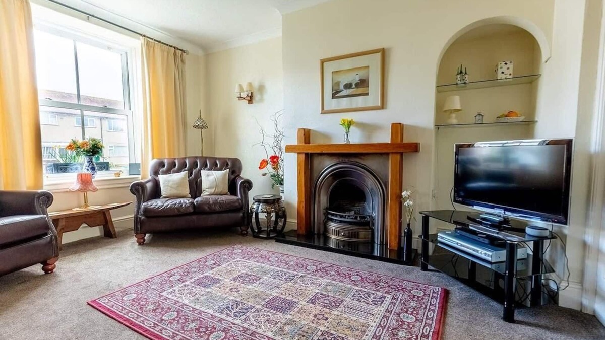 Penrhyn Bay House | Willow Cottage, 3 Bed Cottage, Penrhyn Bay