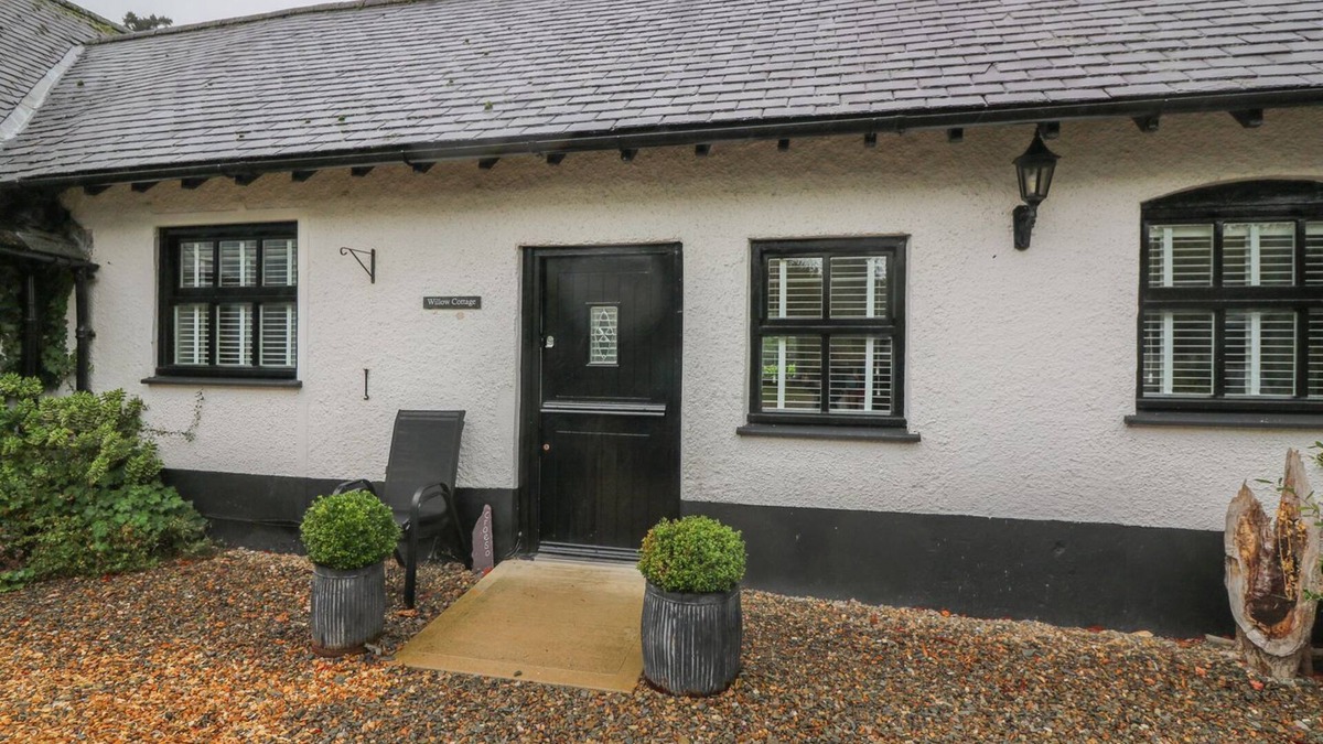 Trawscoed House | WILLOW COTTAGE, romantic, character holiday cottage in Llanilar