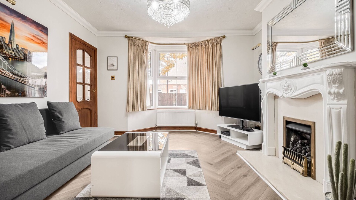 Bedford House | Willow House by Our Home Short Stays