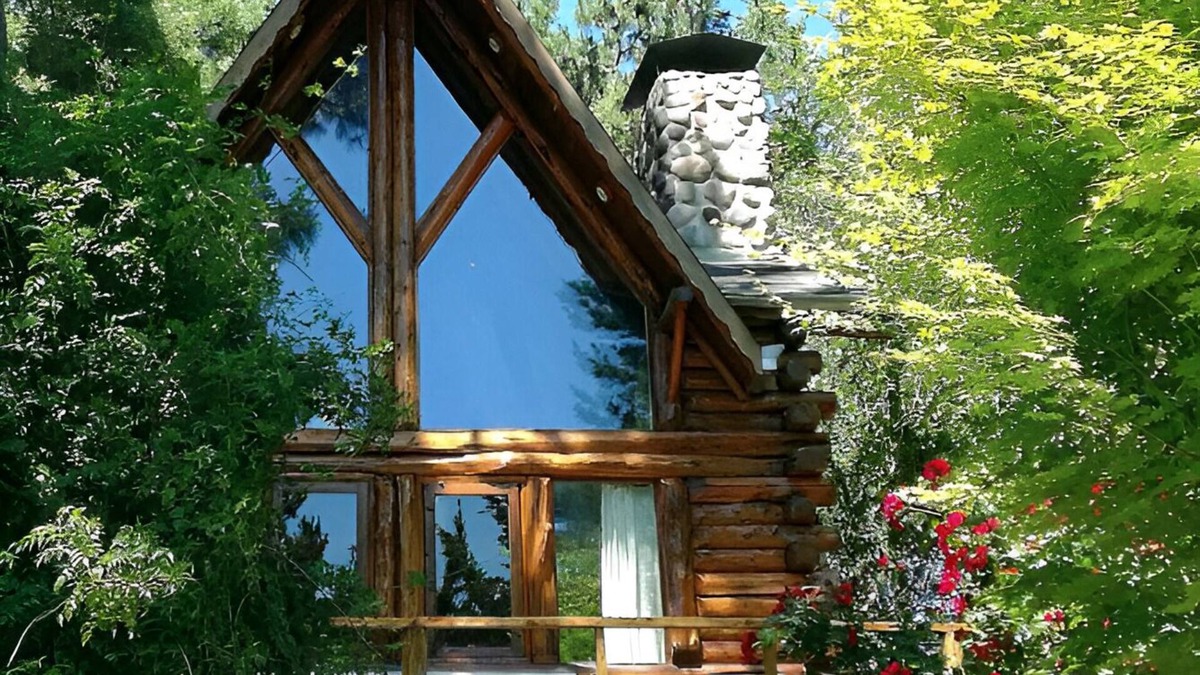 Mar de Las Pampas Cabin | Willow log cabin