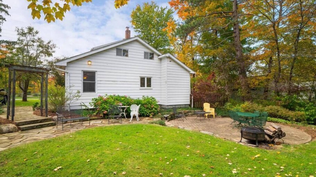 Kirtland House | Willow Woods Retreat - Farmhouse - Patio & Nature