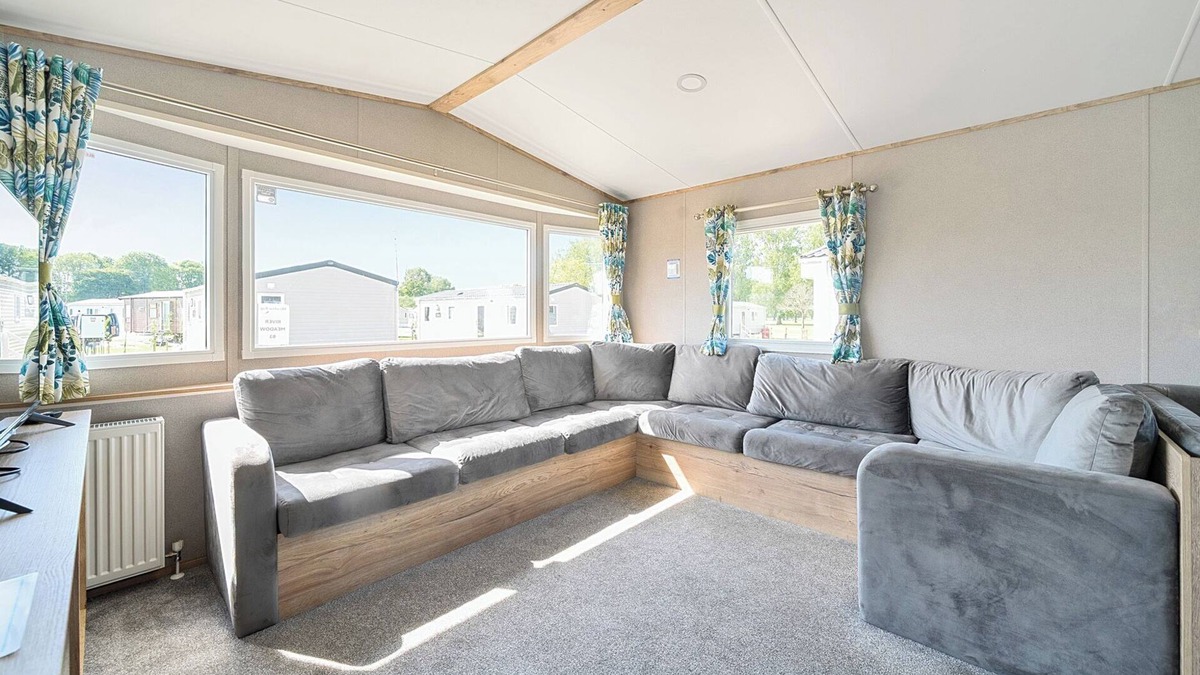 Great Billing Cottage | WILLOWBROOK HIDEAWAY - BILLING AQUADROME in Billing Aquadrome Holiday Park