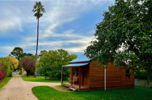 Willunga Bed & Breakfast | Willunga Gallery Cabins