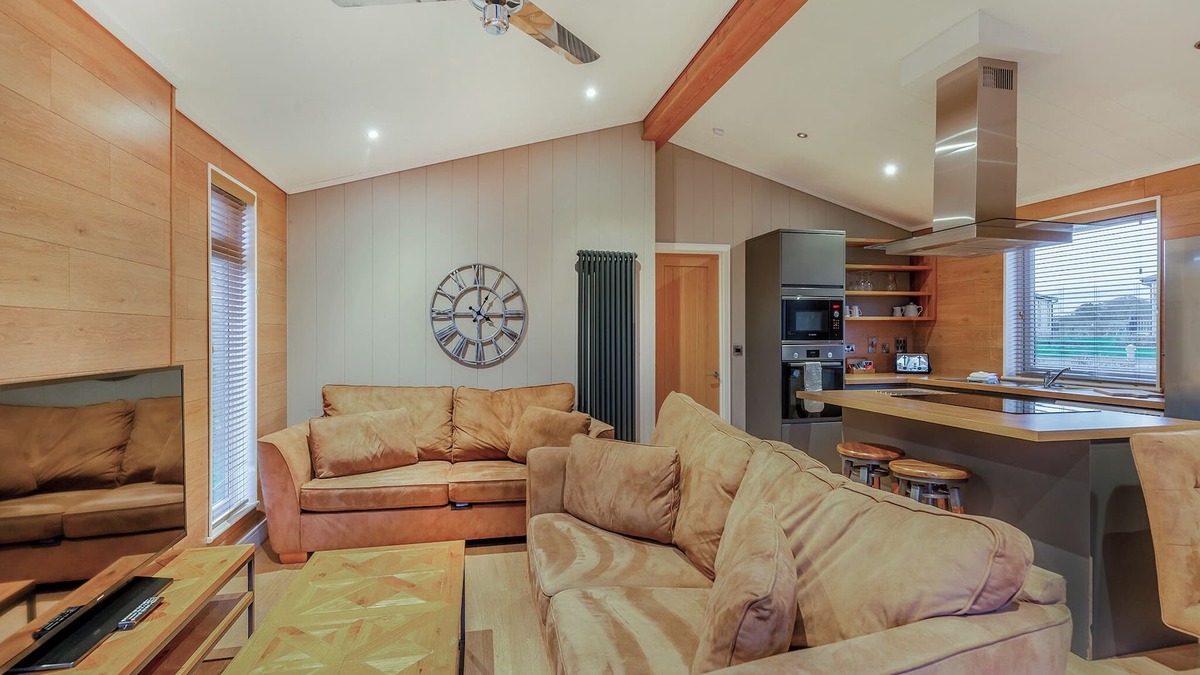 Saintbury Ski Chalet | Wilmcote Lodge Premier