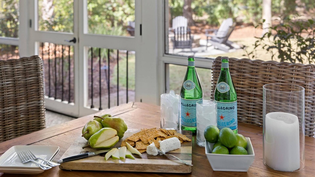 Bluffton House | Wilson Cottages, Walk to Tennis & Pickleball, and Restaurants