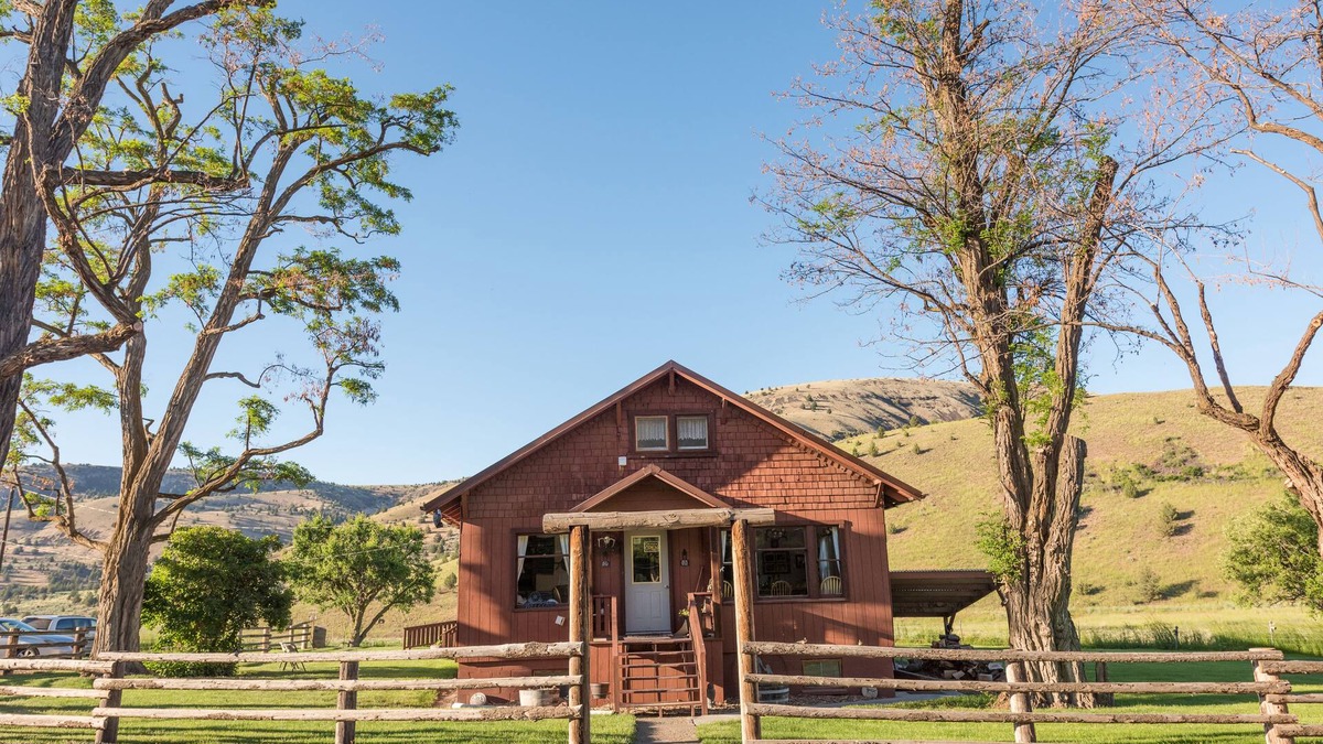 Fossil Bed & Breakfast | Wilson Ranches Retreat