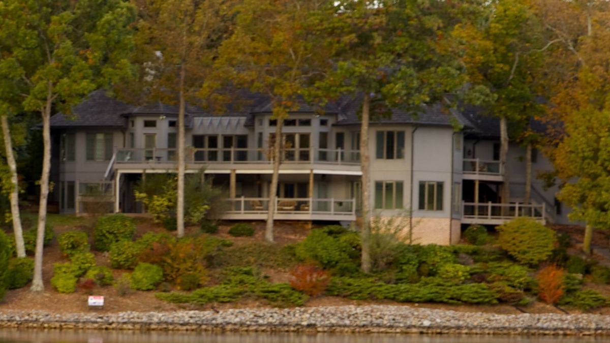 Huddleston House | Wind Family Estate-7000sq feet with 7 flex rooms!