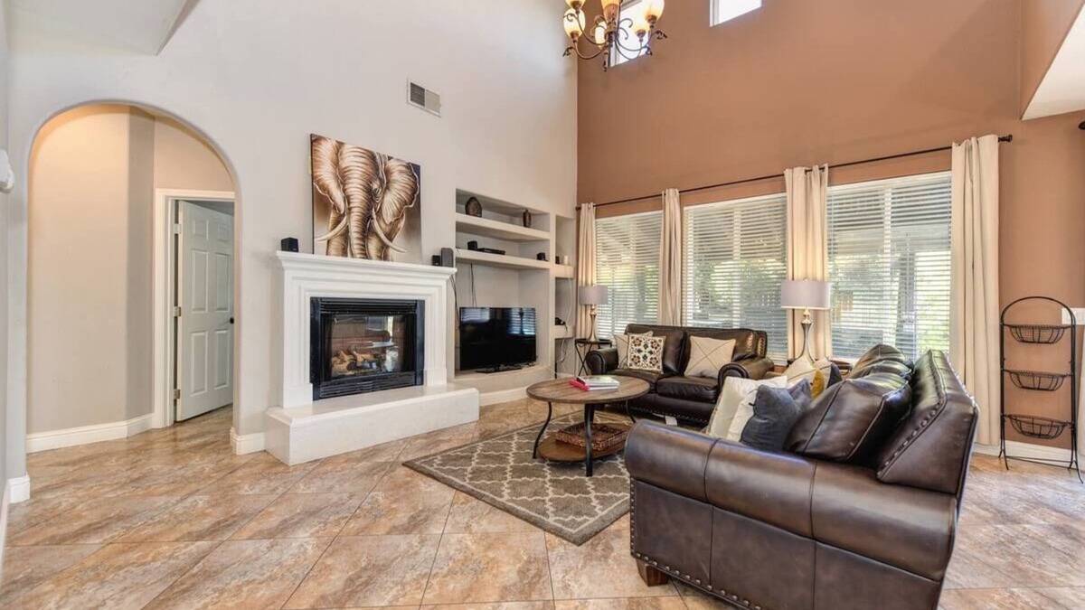 Westlake House | WIND HOUSE Luxury Next to Downtown OldTown Airport SleepTrain Arena Pool Sauna