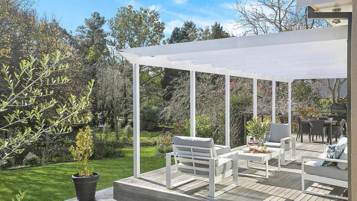 Burradoo House | Windermere – stunning and garden setting