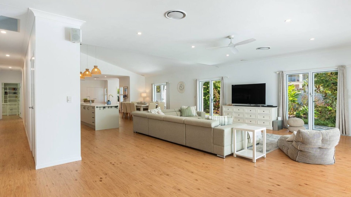 Mount Coolum House | Winders Beach House - Stunning Beachfront Home