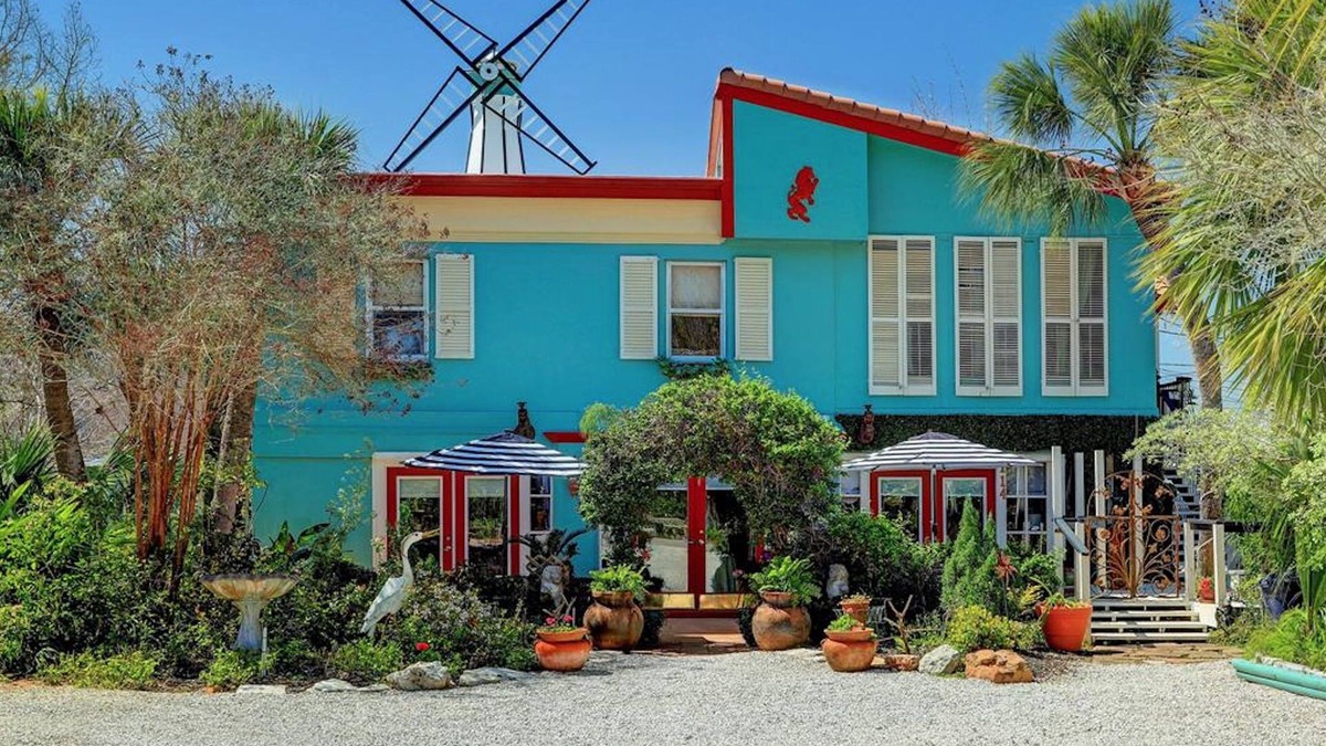 San Leon Apartment | Windmill Gardens Inn "Gallery" by Galveston Bay is a cozy tropical hideaway