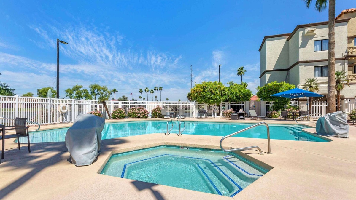 Surprise Original Townsite Hotel | Windmill Suites Surprise - Phoenix, an Ascend Collection Hotel