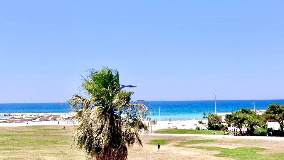 La Plage Apartment | Window on the sea