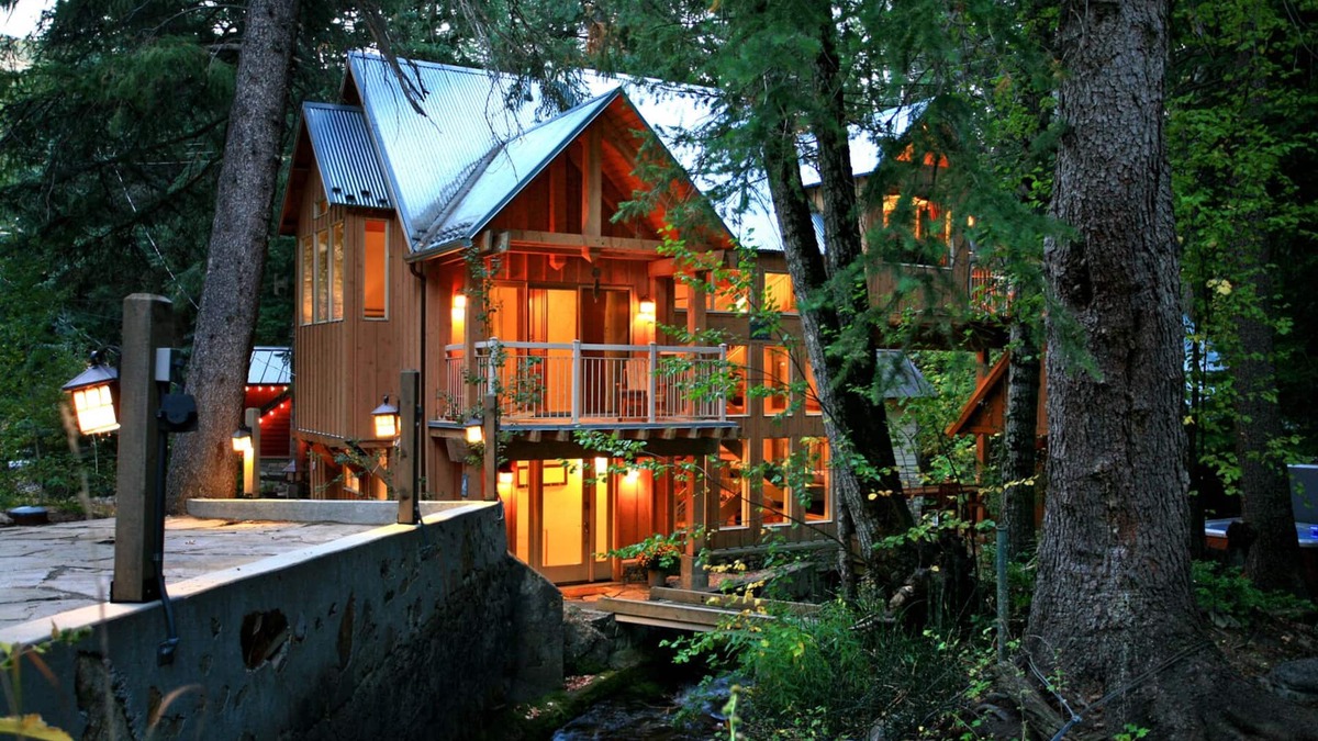 Sundance House | Windows on Water, Stream, Hot Tub, Big Trees, Walk to Sundance