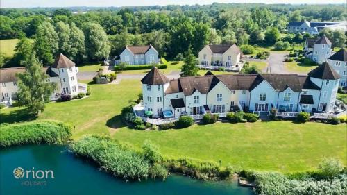 South Cerney House | Windrush Lake 80 & 81, Waterlow Lodge P