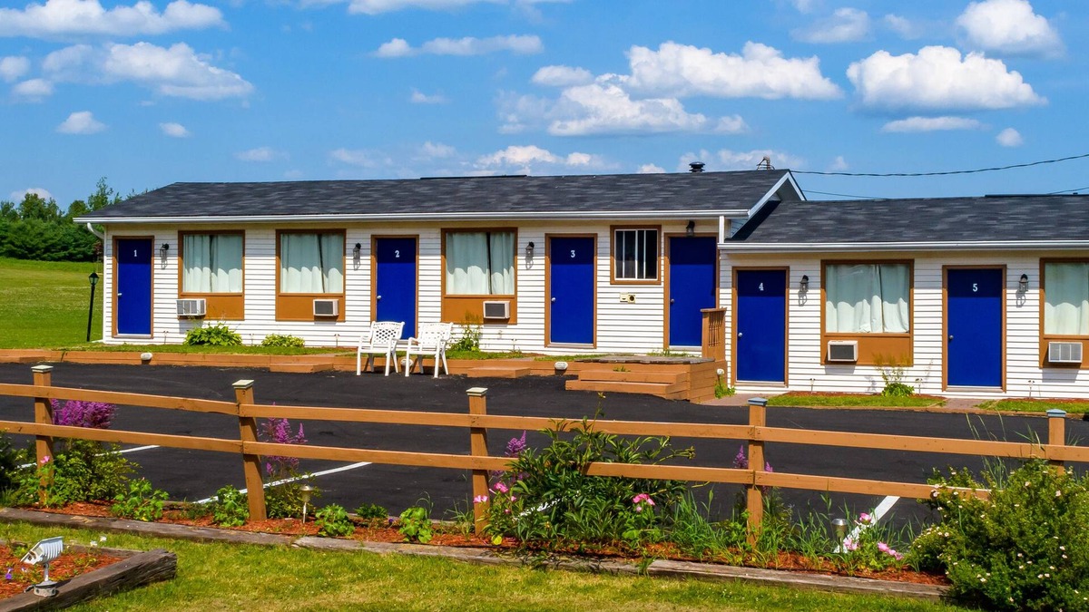 Alliston Hotel | Winds Motel