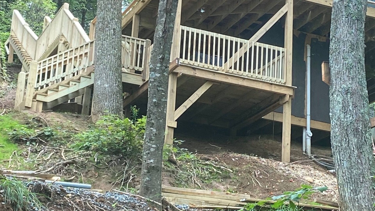 Piper Gap House | Windsong yurt, in the treetops, hottub on the top deck, petfriendly, stargazing