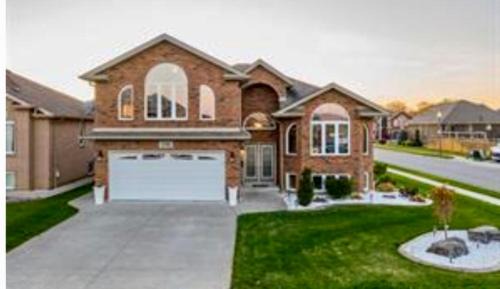 Woodslee House | Windsor Home Room 4