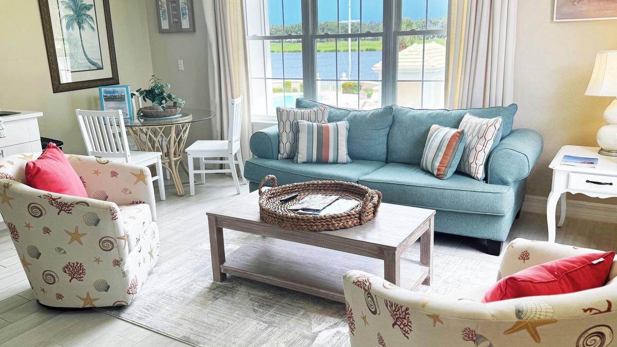 Osprey Apartment | Windsor Lodge Unit 19, studio, 1BR/1BA, close to the Beaches, pool access