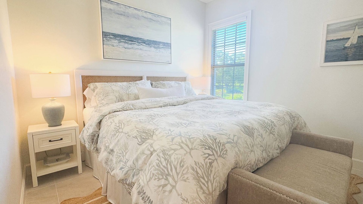 Osprey Apartment | Windsor Lodge Unit 20, studio, 1BR/1BA, close to beaches, balcony, pool access
