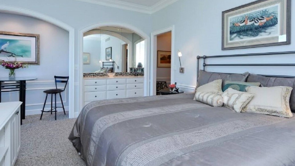 Osprey Apartment | Windsor Lodge Unit 3, studio, close to the beaches, pool access
