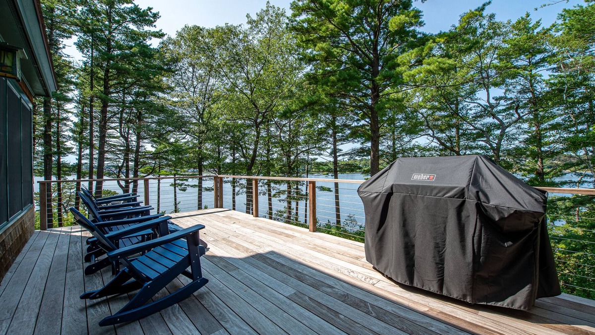 Woolwich House | Windward Lodge- stunning, dog-friendly private waterfront retreat. Seasonal dock
