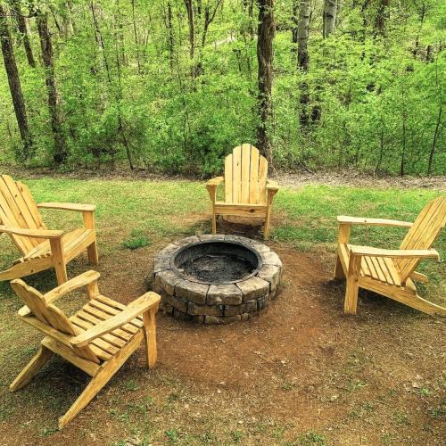 Wears Valley House | Windy Ridge-Pet-Friendly Smoky Mountain Cabin with Fishing Access, Fenced Yard & Free Tickets