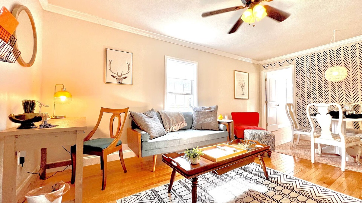 Dahlonega Cottage | Wine and Wedding Mountain Getaway at Arborview - 5 minutes from Downtown