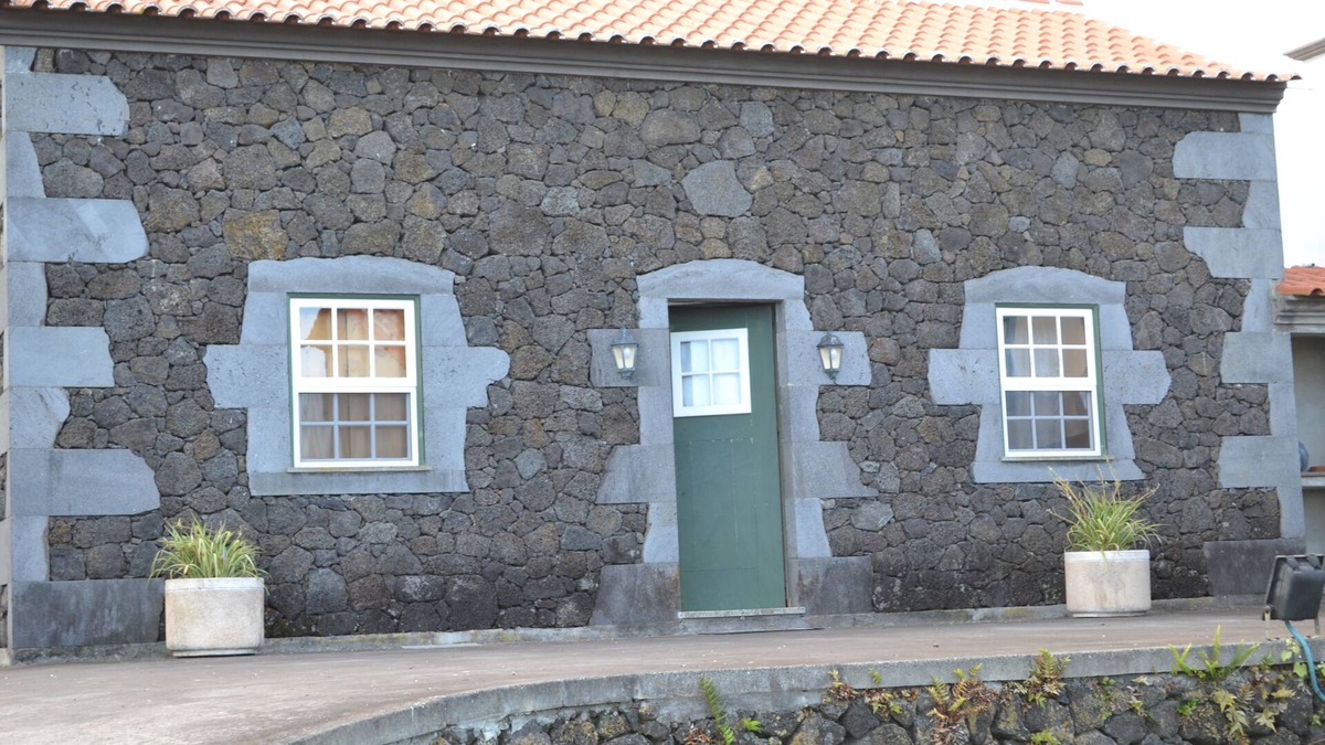 Praia da Vitoria House | Wine cellar Mendes Porto Martins