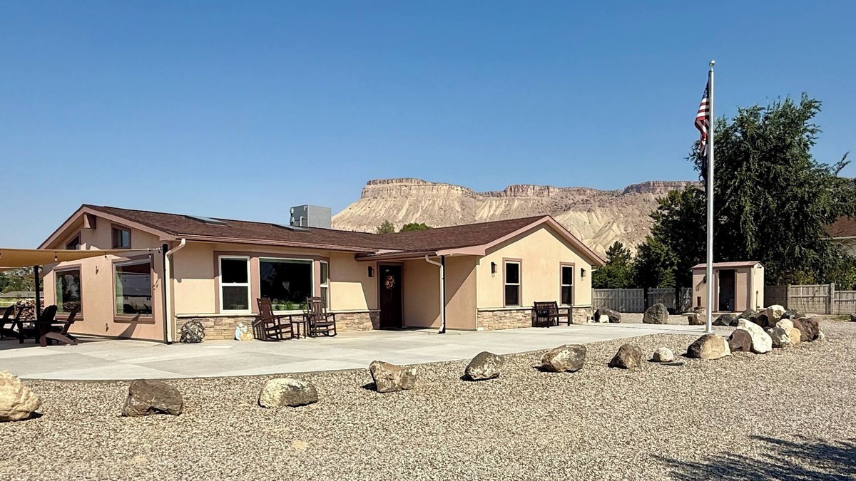 Palisade House | Wine Country Escape - 3 BR/2 BA Retreat - Orchard, Mountain Views & Large Patio