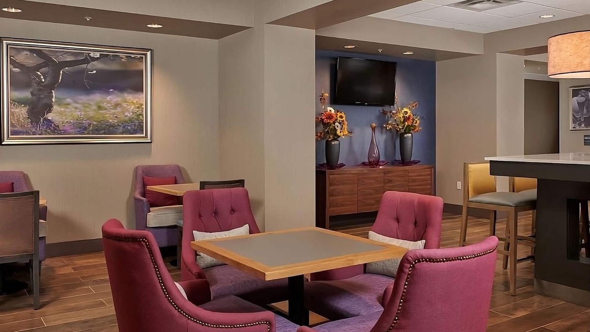 Sherwood - Tualatin North Hotel | Wine Country Getaway in Sherwood! Indoor Pool, Free Breakfast, Pets Allowed!